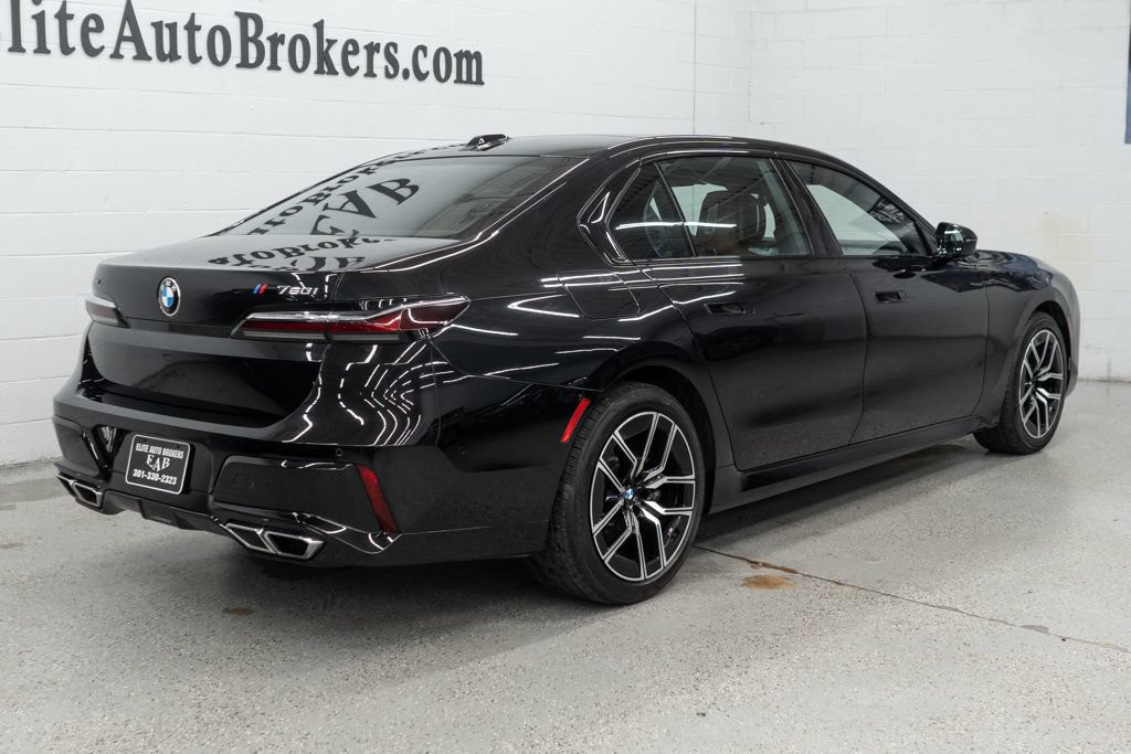 Used 2023 BMW 760i xDrive AWD/4WD image 47