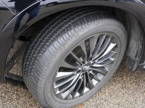 Used 2023 INFINITI QX80 Sensory w/ All-Season Package image 13