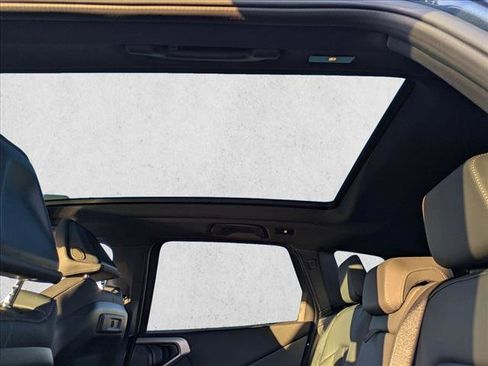 Certified 2025 BMW X3 xDrive30i w/ Convenience Package image 18