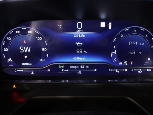 Used 2022 Chevrolet Suburban LT w/ Luxury Package image 4