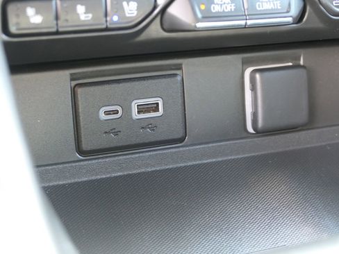 Used 2024 Chevrolet Suburban Premier image 22