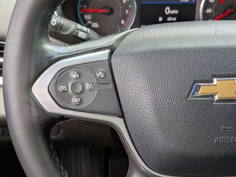 Used 2023 Chevrolet Traverse LT FWD image 19