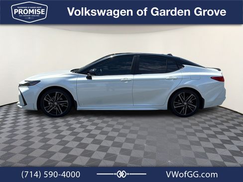 Used 2025 Toyota Camry XSE FWD image 5