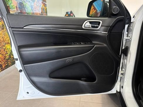 Used 2020 Jeep Grand Cherokee Limited AWD/4WD image 23