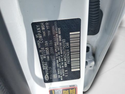 Certified 2024 Hyundai Elantra SEL FWD image 28