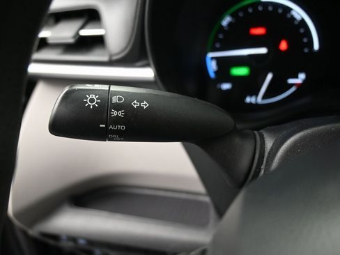 Used 2024 Toyota Sienna LE image 17