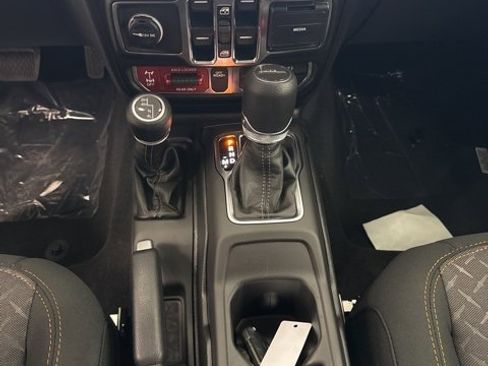 New 2025 Jeep Gladiator Mojave w/ Convenience Group image 12