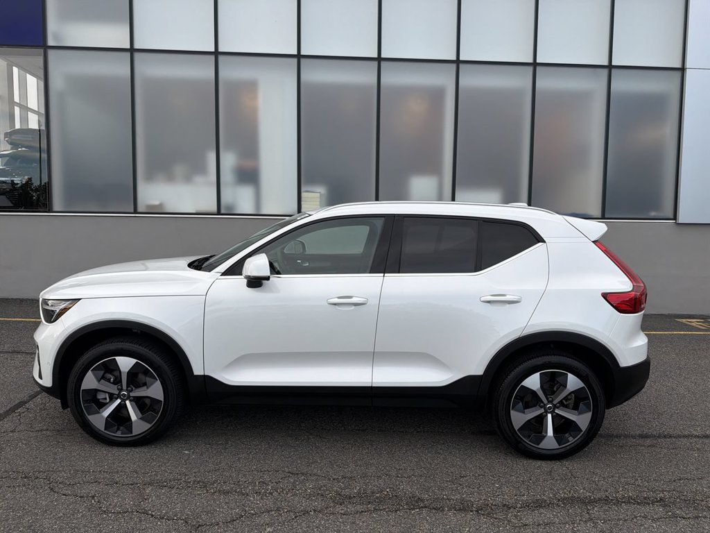 Certified 2024 Volvo XC40 B5 Plus w/ Climate Package AWD/4WD image 5