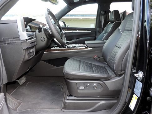 Certified 2026 Cadillac Escalade Platinum Sport image 19