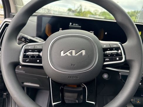 New 2025 Kia Sorento LX image 15