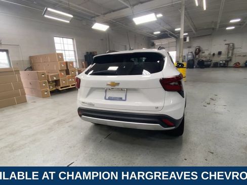 Used 2025 Chevrolet Trax LT w/ Driver Confidence Package FWD image 9