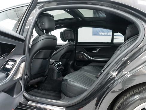 Used 2022 Mercedes-Benz S 500 4MATIC w/ AMG Line Package image 33