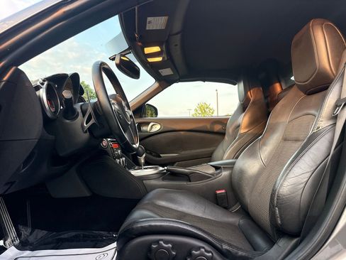 Used 2014 Nissan 370Z Touring RWD image 13