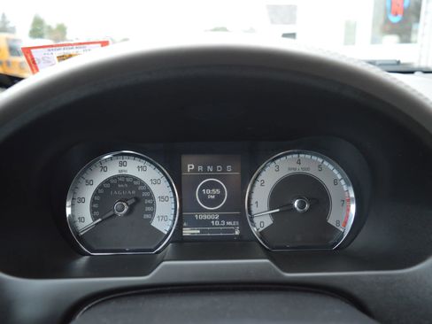 Used 2010 Jaguar XF Premium image 35