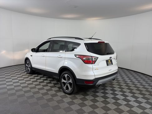 Used 2017 Ford Escape SE w/ SE Leather Comfort Package FWD image 8