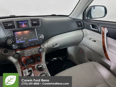 Used 2011 Toyota Highlander Limited w/ Tow Pkg AWD/4WD image 23