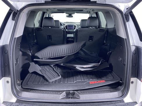 Certified 2023 GMC Acadia SLT w/ Technology Package image 15