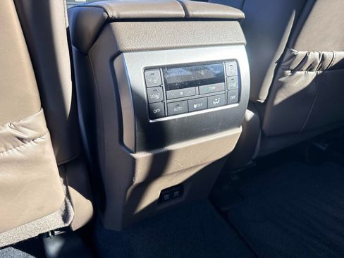 Used 2023 Lexus GX 460 Premium image 17