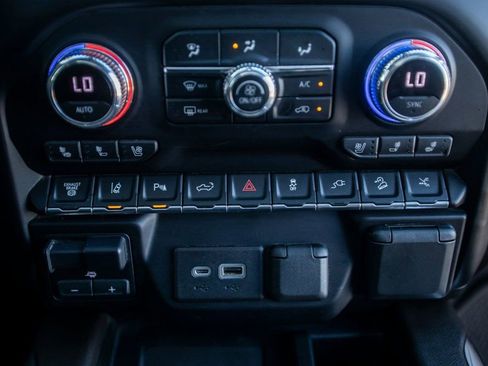 Used 2021 GMC Sierra 3500 Denali w/ Denali Ultimate Package image 31