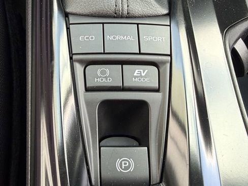 Used 2025 Toyota Camry SE image 21