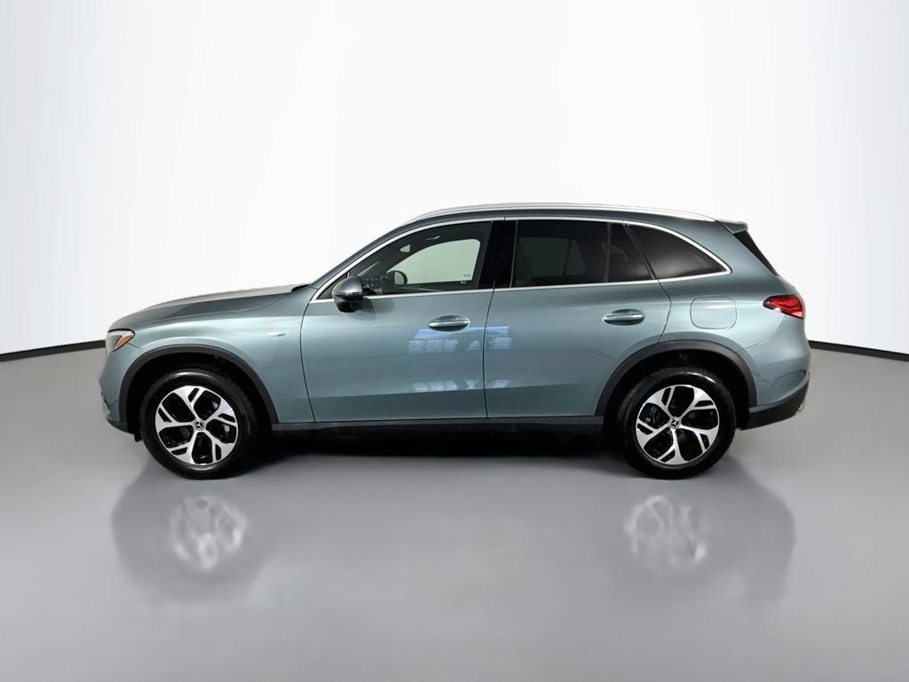 Used 2025 Mercedes-Benz GLC 350e 4MATIC image 2