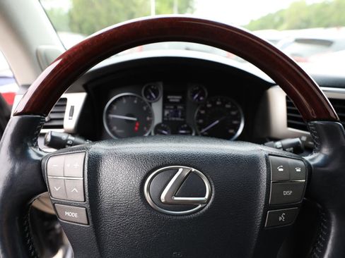 Used 2013 Lexus LX 570 4WD w/ Luxury Pkg image 31