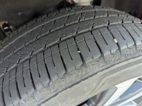 Used 2024 Honda Pilot Touring image 10