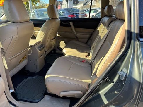 Used 2013 Toyota Highlander Plus image 18