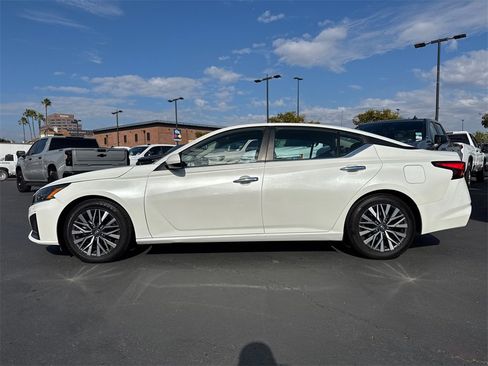 Used 2023 Nissan Altima 2.5 SV image 7