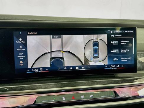 Used 2023 BMW i7 xDrive60 AWD/4WD image 37