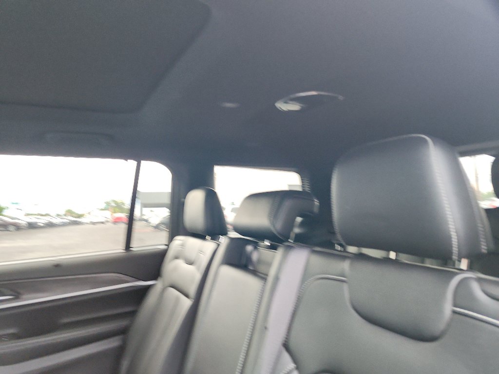 Used 2025 Jeep Grand Cherokee L Limited w/ Luxury Tech Group II AWD/4WD image 15