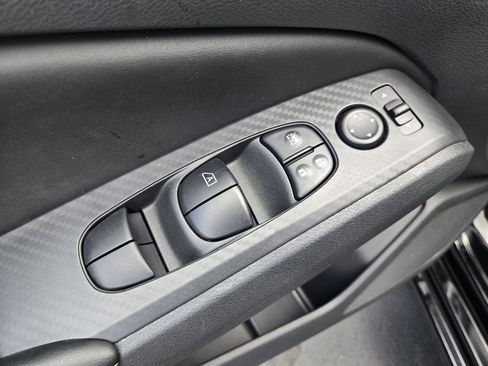 Used 2025 Nissan Altima 2.5 SV FWD image 14