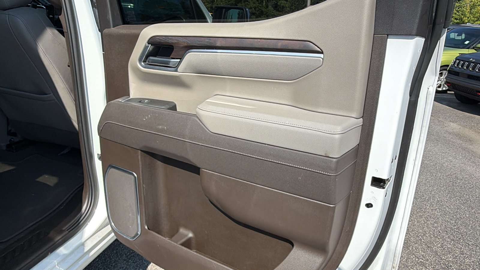 Used 2025 GMC Sierra 1500 SLT AWD/4WD image 19