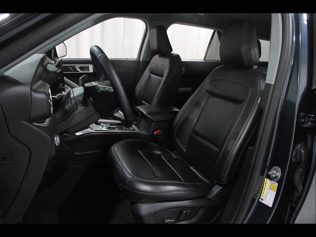 Certified 2022 Ford Explorer XLT w/ Equipment Group 202A AWD/4WD image 6