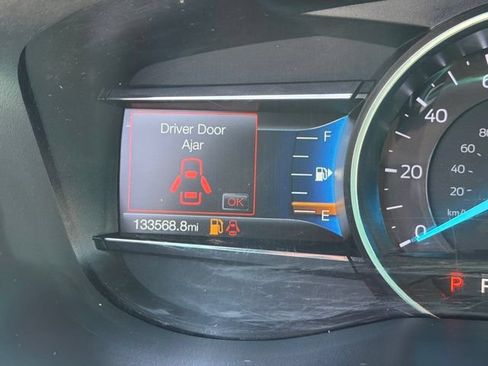 Used 2018 Ford Explorer XLT w/ Equipment Group 201A AWD/4WD image 30
