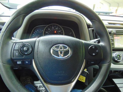 Used 2014 Toyota RAV4 LE FWD image 14