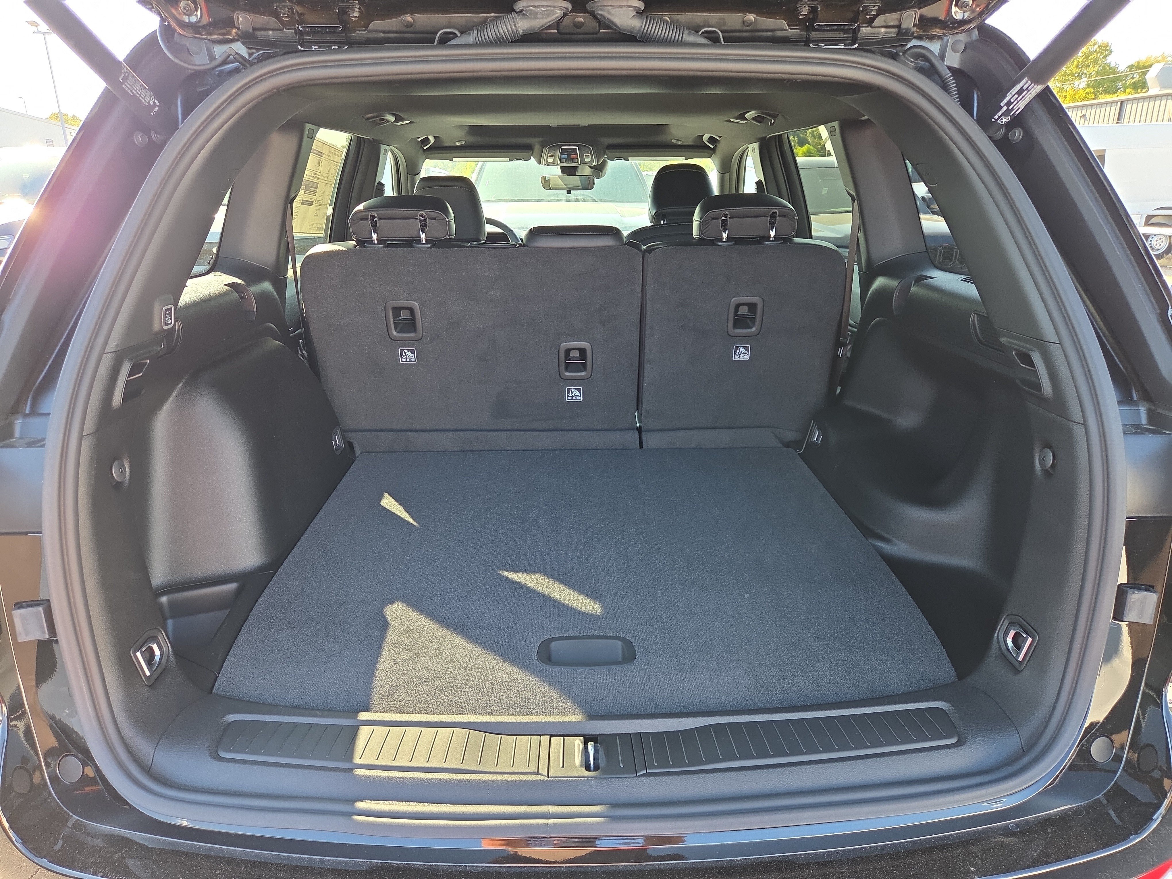 New 2027 Jeep Grand Cherokee Laredo X AWD/4WD image 8