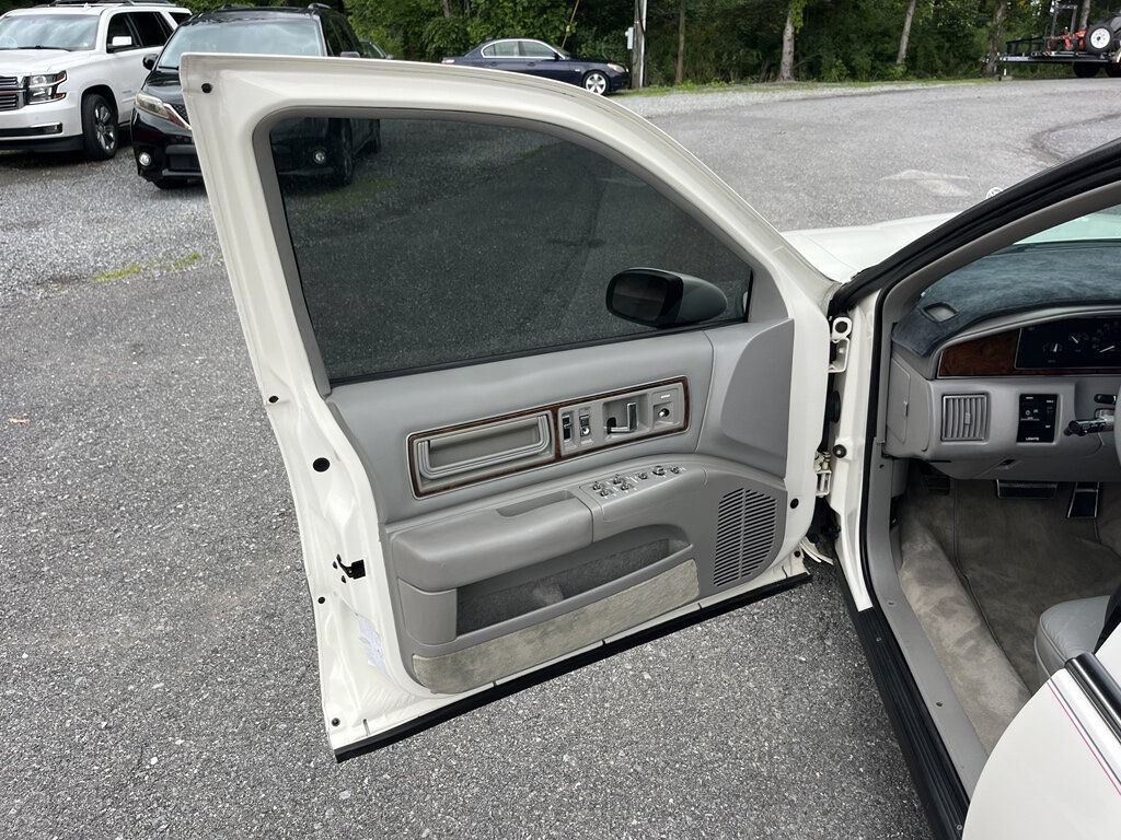 Used 1992 Buick Roadmaster Sedan RWD image 28