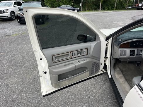 Used 1992 Buick Roadmaster Sedan RWD image 28