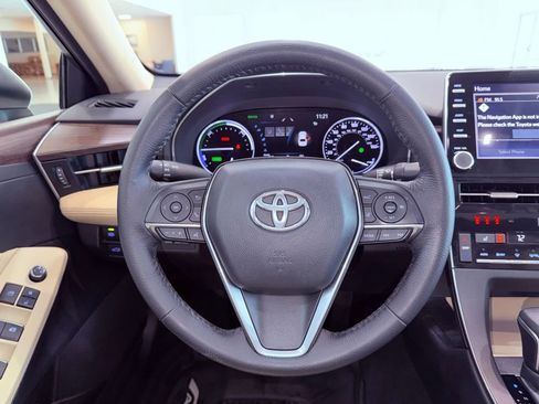 Used 2021 Toyota Avalon XLE w/ Moonroof Package image 17