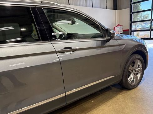 Used 2021 Volkswagen Tiguan SEL AWD/4WD image 55