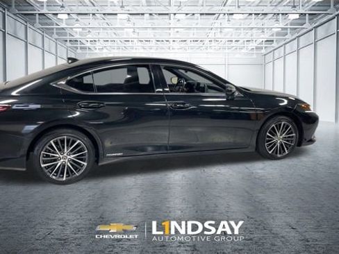 Used 2022 Lexus ES 300h 300h image 2