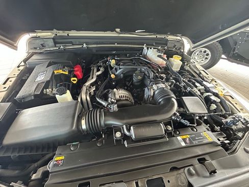 Used 2022 Jeep Gladiator Sport image 30