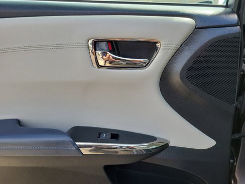 Used 2015 Toyota Avalon XLE Touring FWD image 12