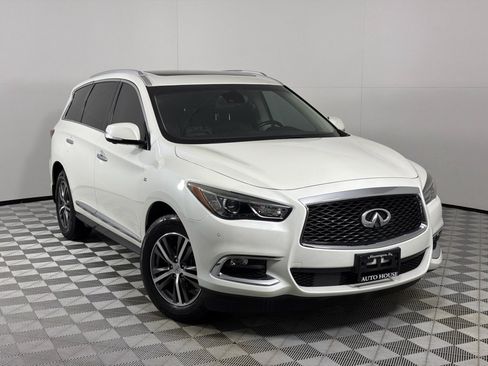 Used 2019 INFINITI QX60 Luxe w/ Essential Package FWD image 2