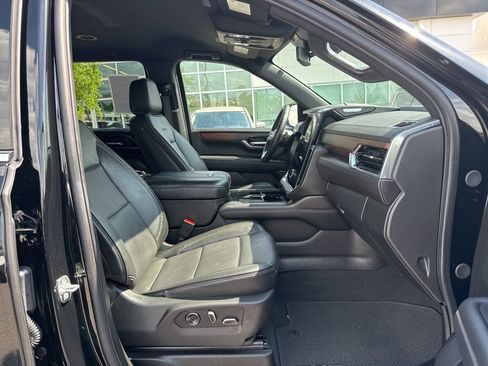 Used 2025 GMC Yukon XL Denali RWD image 19
