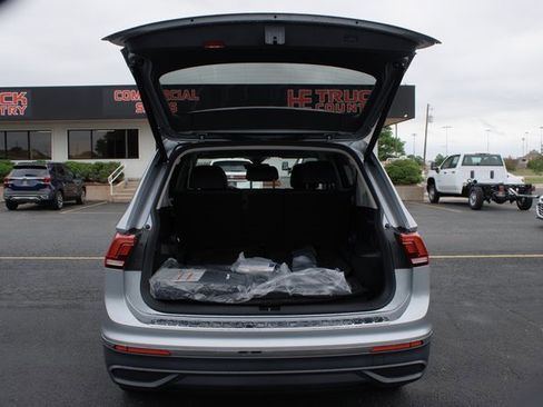 Used 2024 Volkswagen Tiguan SE image 8