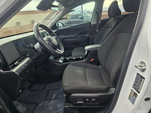 Used 2025 Hyundai Kona SEL image 11