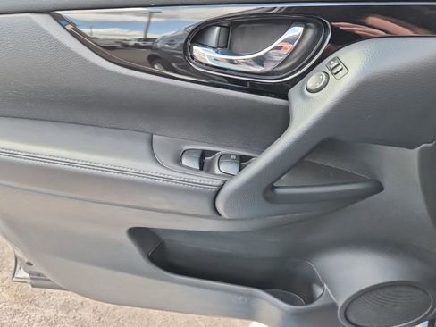 Used 2020 Nissan Rogue Sport SV image 10