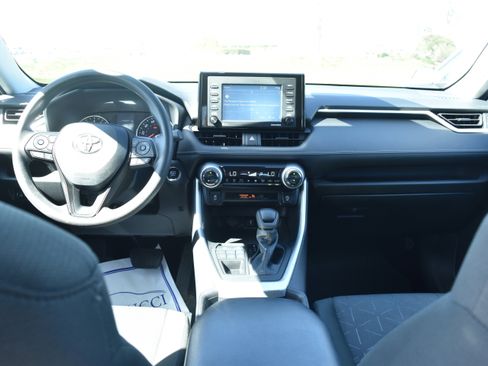 Used 2022 Toyota RAV4 XLE AWD/4WD image 28
